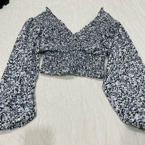 Wmns Abercrombie &Fitch floral long sleeved top SIZE XXS Used